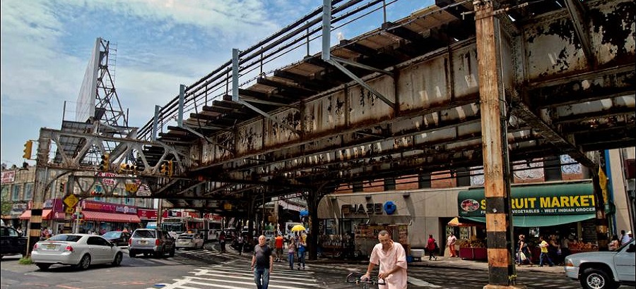 Street view at Southern Boulevard in the Bronx